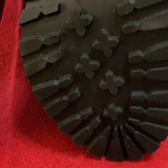 Stylish Buckles Soft Burgundy Lace-Up Boots sz. 7.5 - Picture 8 of 10